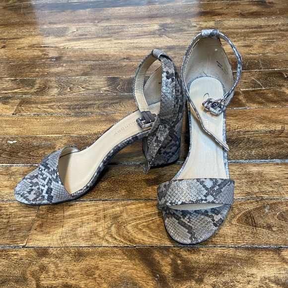 Snake skin pattern heel - Picture 2 of 3